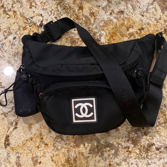 Chanel 2002 Fanny Pack, like new - Picture 1 of 1